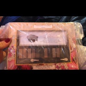 Adrienne Vittadini Perfect Eye Palette
